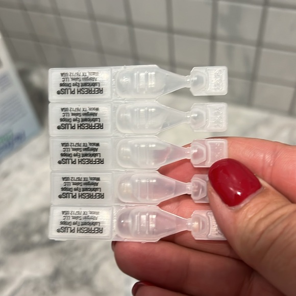 Refresh Plus Eye Drops - Blue and Green Packaging - Picture 7 of 11